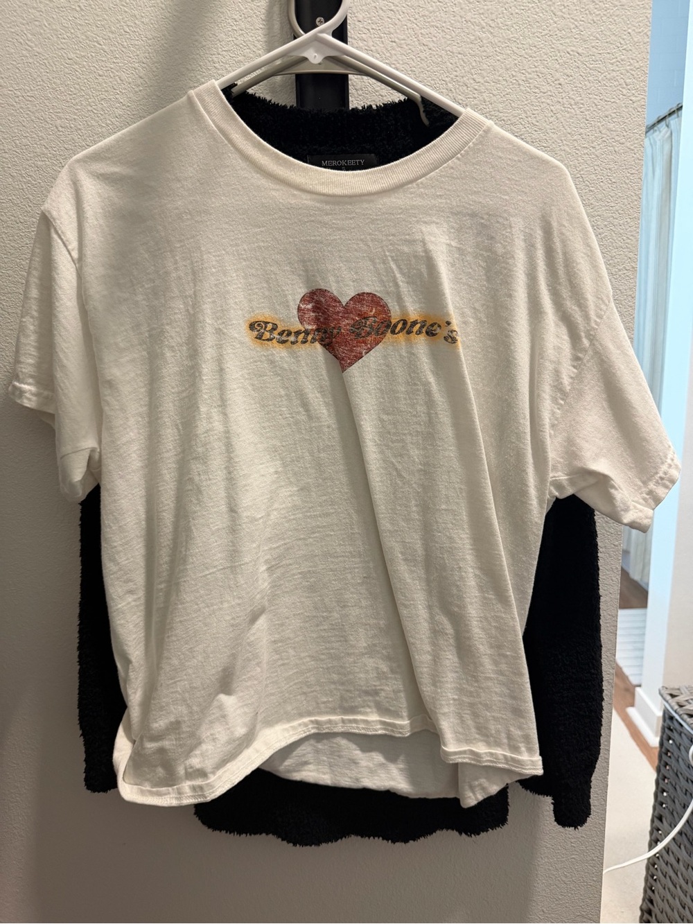 BENSON BOONE Women's White Graphic Heart Tee
